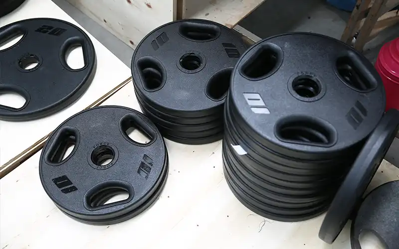 Rubber coating process for hex dumbbells at ShuangJia factory